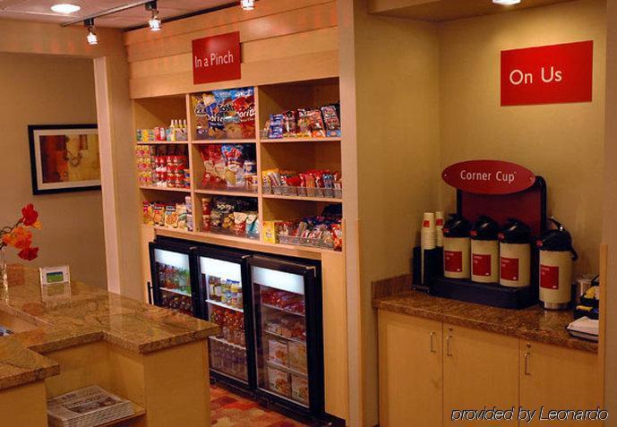 ホテル タウンプレース スイーツ サクラメント ローズビル レストラン 写真
