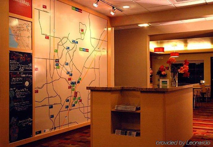 ホテル タウンプレース スイーツ サクラメント ローズビル インテリア 写真